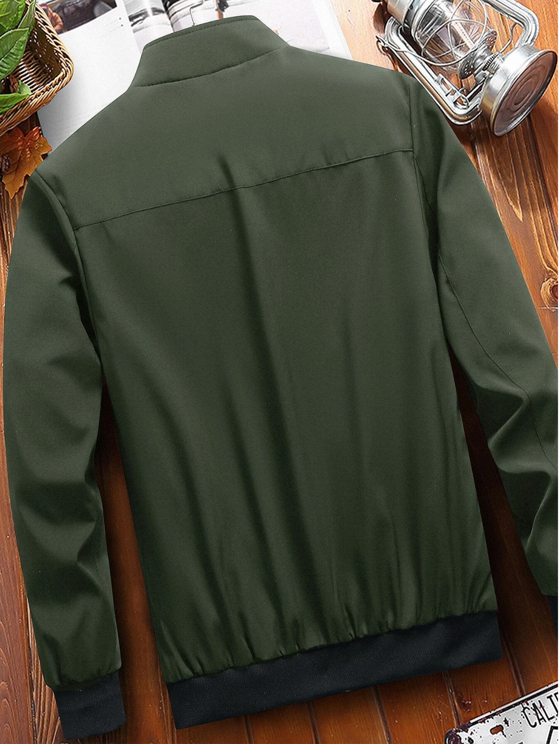 mens-zip-pocket-jacket-closeup-of-zipper