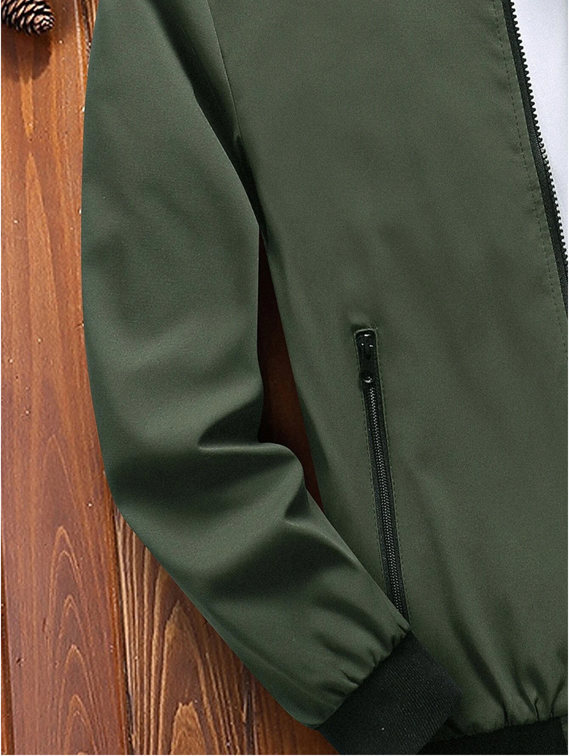 mens-zip-pocket-jacket-closeup-of-zipper