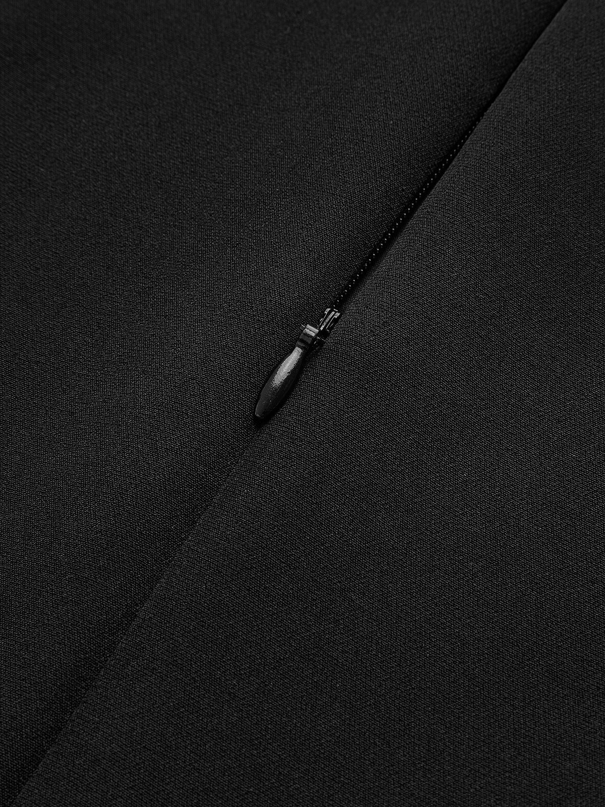 Ärmelloses-Oberteil-mit-plissiertem-Minirock-chicer-moderner-Look