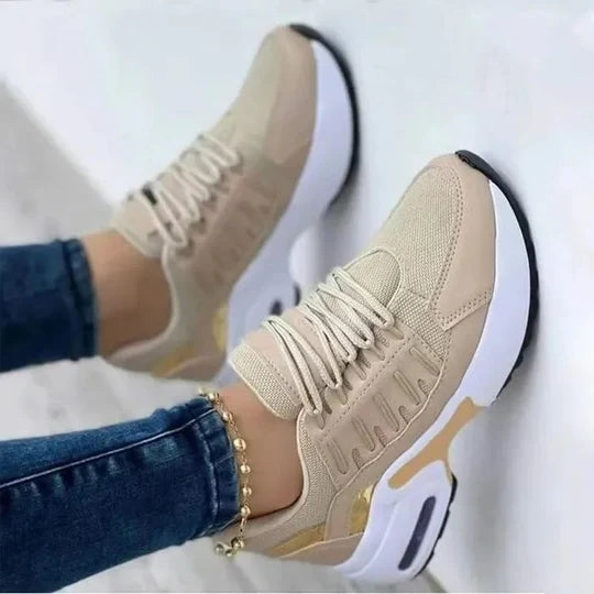 athletische-walkingschuhe-nahaufnahme-gepolsterte-sohle-atmungsaktives-obermaterial