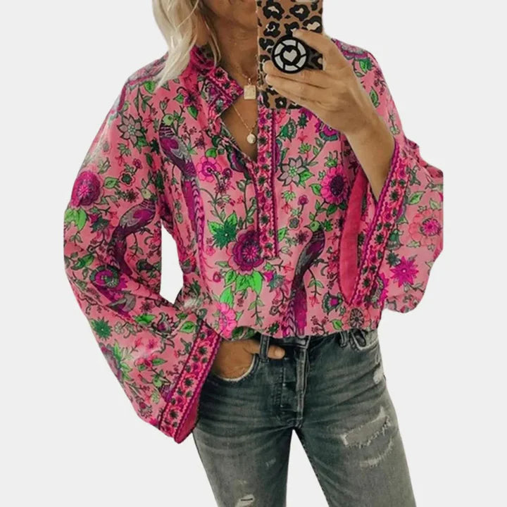 boho-bluse-mit-blumenmuster-und-fließenden-ärmeln