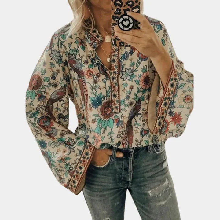 boho-bluse-mit-blumenmuster-und-fließenden-ärmeln