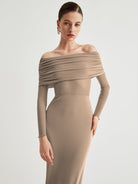 damen-abendkleid-mit-schulterfreiem-ausschnitt-und-figurbetonter-silhouette