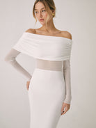 damen-abendkleid-mit-schulterfreiem-ausschnitt-und-figurbetonter-silhouette
