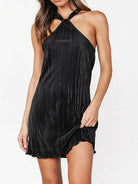 feminines-neckholder-minikleid-mit-plissees