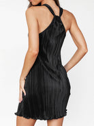 feminines-neckholder-minikleid-mit-plissees