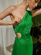 plissiertes-one-shoulder-kleid-für-besondere-anlässe