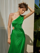 plissiertes-one-shoulder-kleid-für-besondere-anlässe