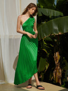 plissiertes-one-shoulder-kleid-für-besondere-anlässe