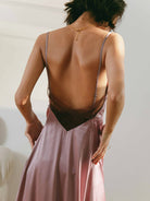 seidiges-damen-rückenfreies-slipkleid