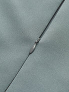 cocktailkleid-frontansicht-schlanke-silhouette-elegantes-design