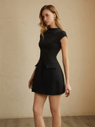 Minikleid-mit-Kappenärmeln-und-Taschen-eleganter-strukturierter-Look