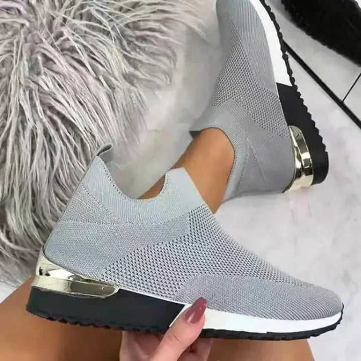 glitzernde-slip-on-sneaker-seitenansicht-gepolsterte-sohle-flexible-passform